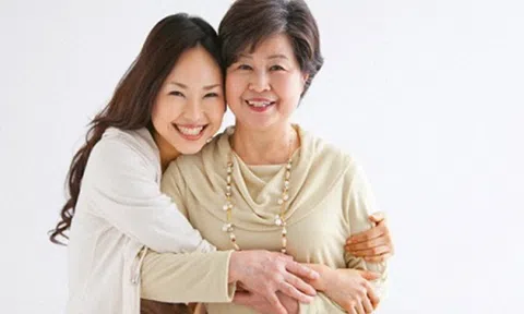 Mách bạn gái 5 tuyệt chiêu, mẹ chồng tương lai khó tính đến mấy cũng phải mê